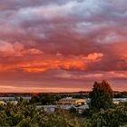 brennender Himmel über ein Gewerbegebiet in Grevesmühlen