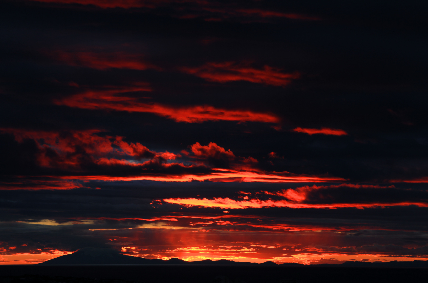 Brennender Himmel über Reykjavik