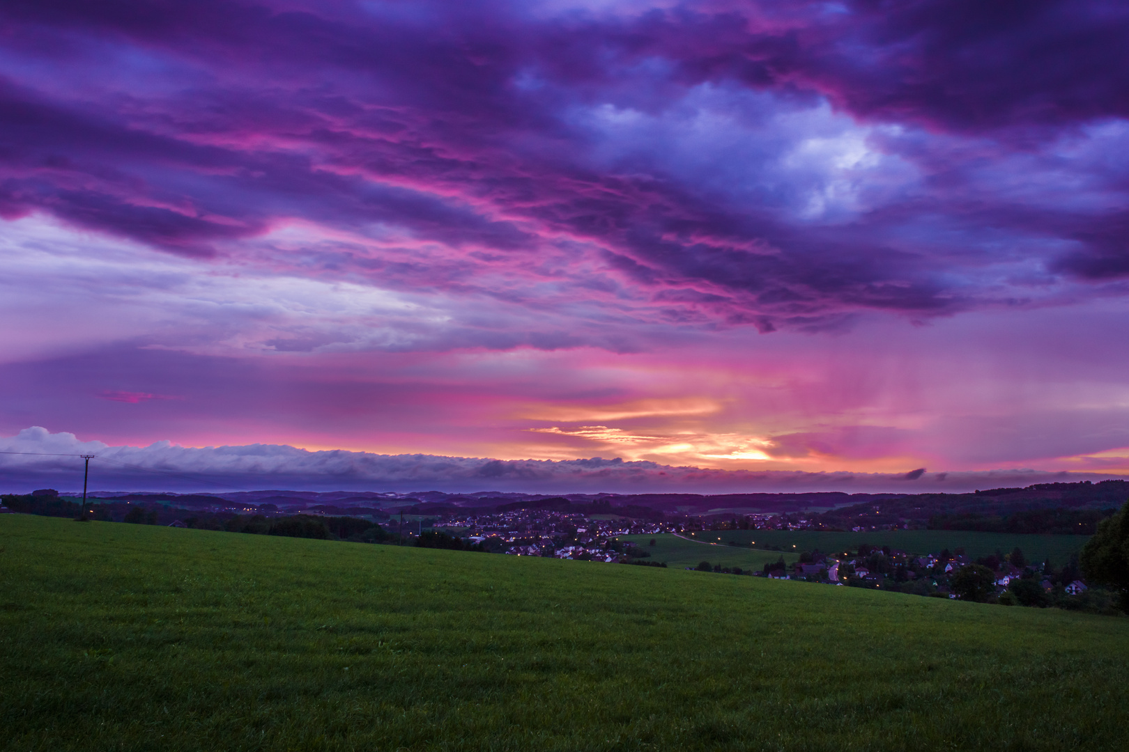 Brennender Himmel vor einem Gewitter