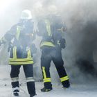 Brennender LKW - Löschangriff mit schwerem Atemschutz