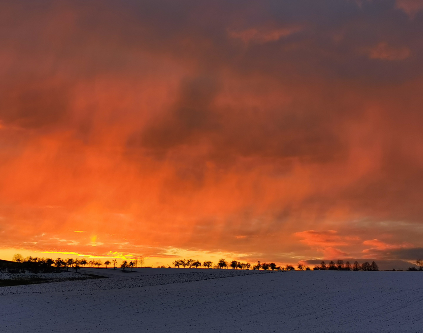 Brennender Winterhimmel