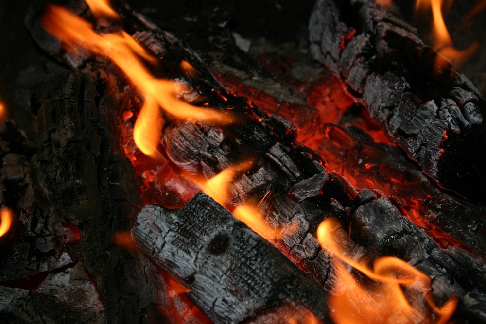 Brennendes Holz 22 05 2008 Foto Bild Fotokunst Licht Und Feuer Licht Aus Feuer Bilder Auf Fotocommunity