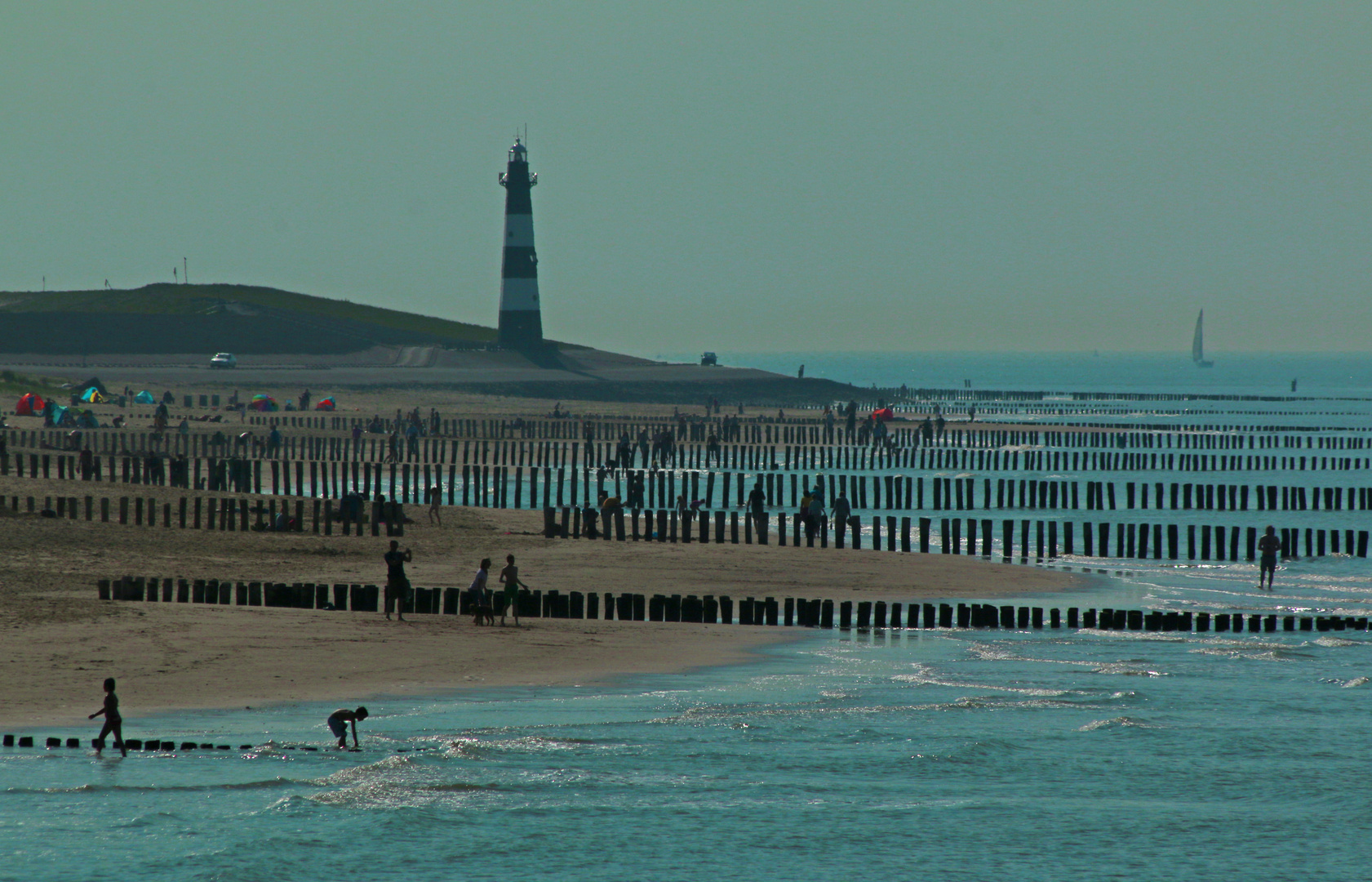 Breskens am Strand mit Leuchtturm