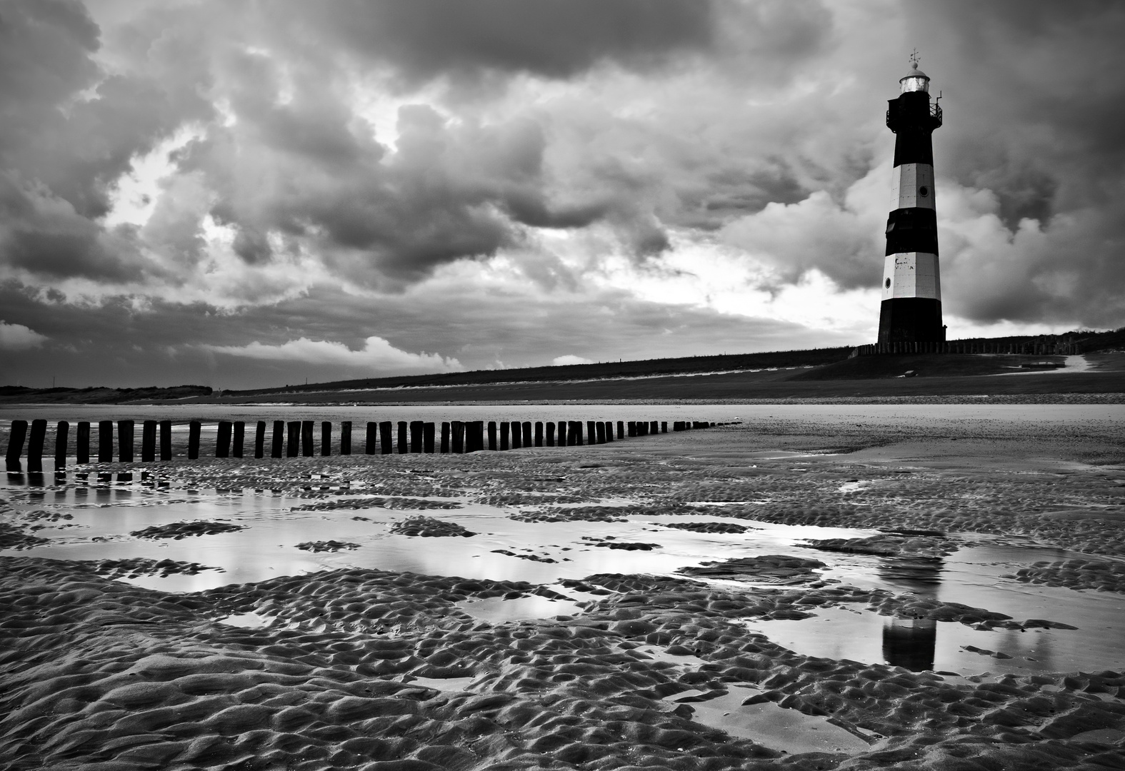 [ ... breskens lighthouse ]