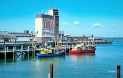 Breskens/ NL-- Kutterhafen mit Lagerhallen