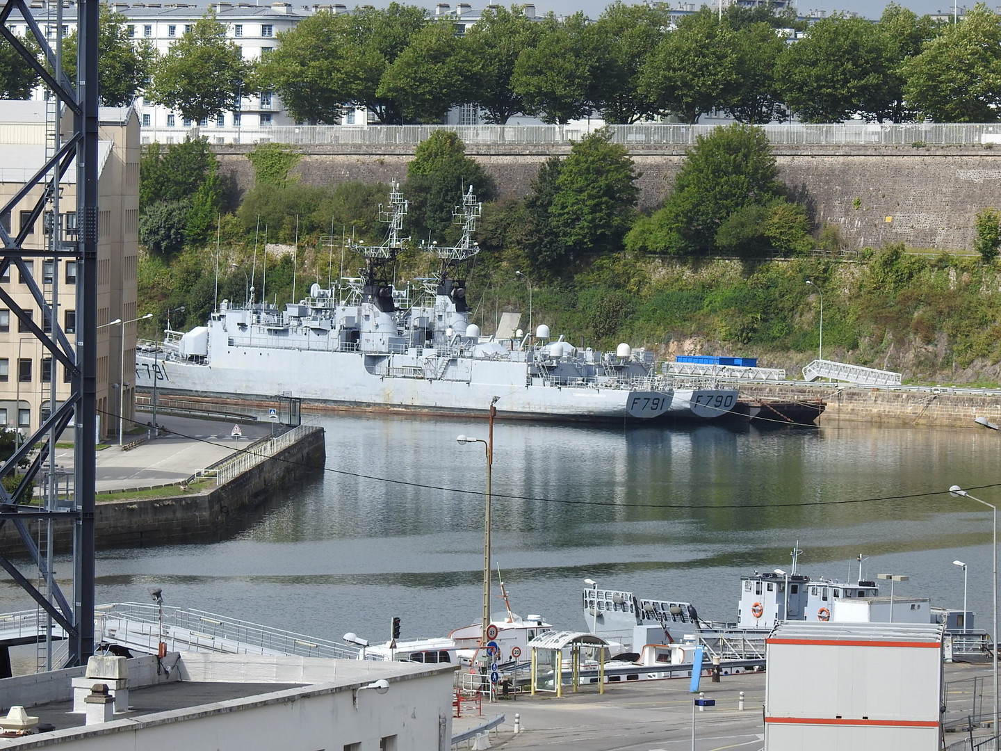 Brest, de l'Arsenal aux maisons de pêcheurs ....