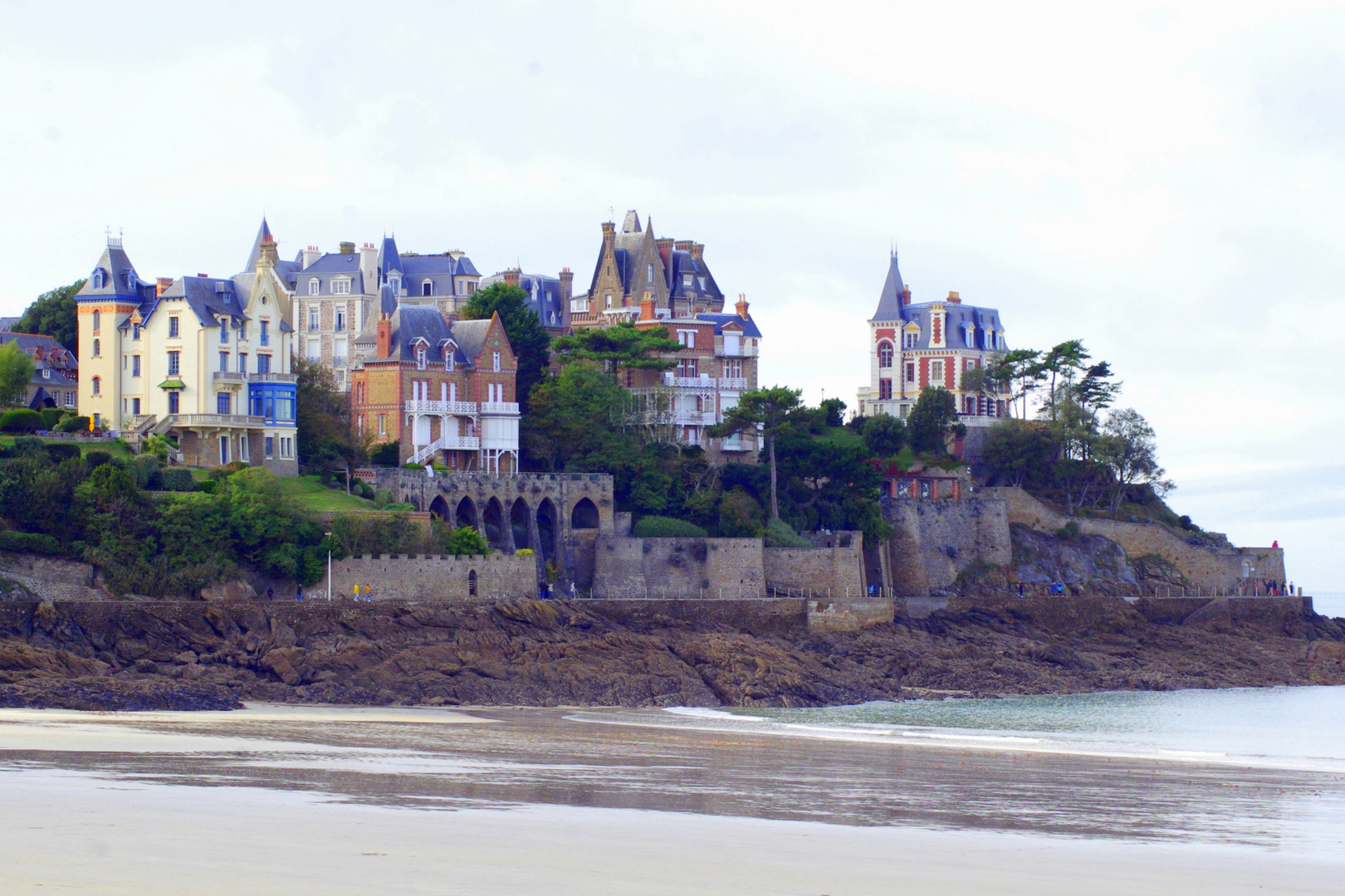 Bretagne, Dinard et ses villas redressées :-))