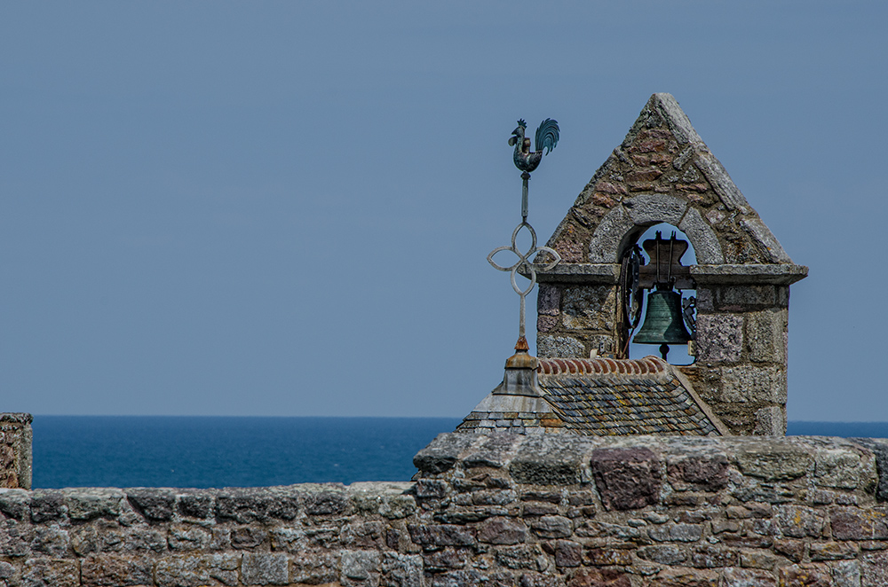 Bretagne - Fort La Latte... der Hahn... die Glocke und das Meer