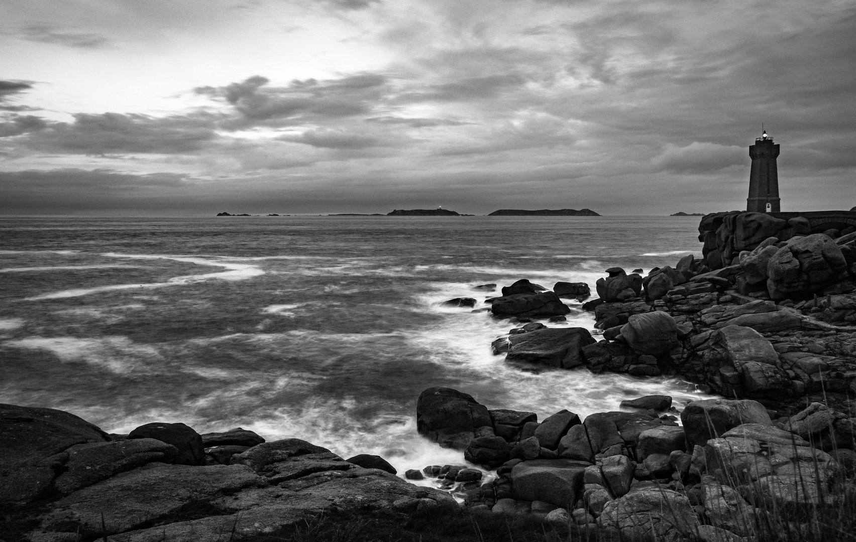 Bretagne, Le Phare De Ploumanac'h 