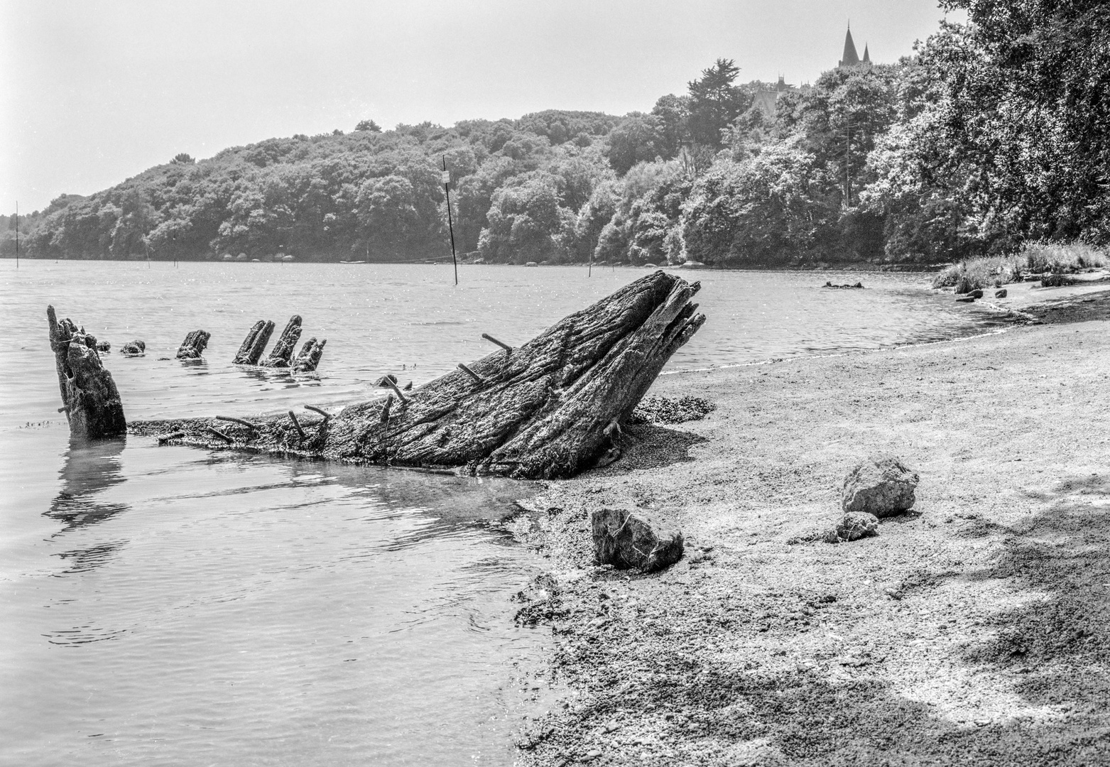 Bretagne, Wrack eines Holzbootes ca. 1980