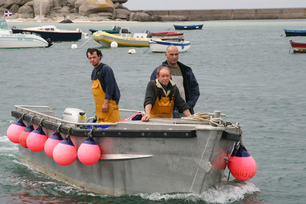 bretonische Fischer im Hafen von Pors Guen