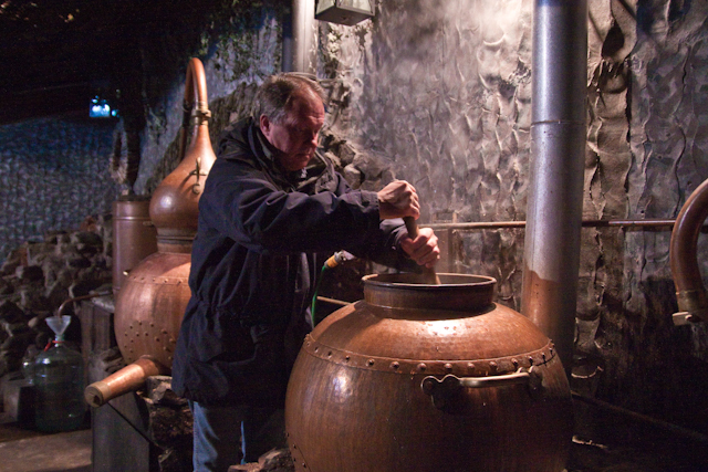 Brewmaster in Scotlands kleinster Destillerie