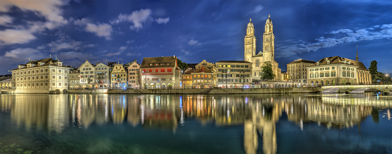 BRI_2315_Zürich_Grossmünster_Rathaus_Helmhausmuseum