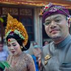 Bride and groom in the estade yard