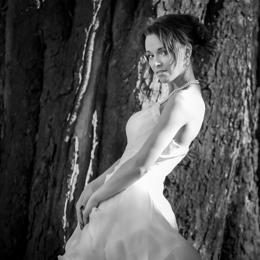 Bride in black and white