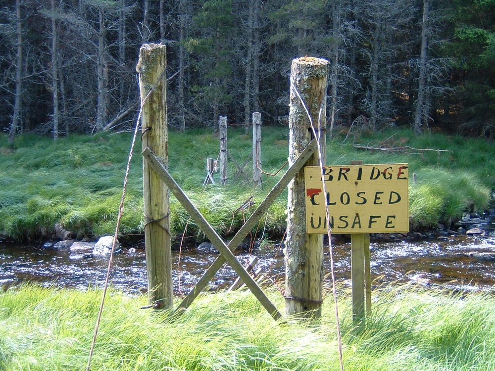 BRIDGE CLOSED UNSAFE