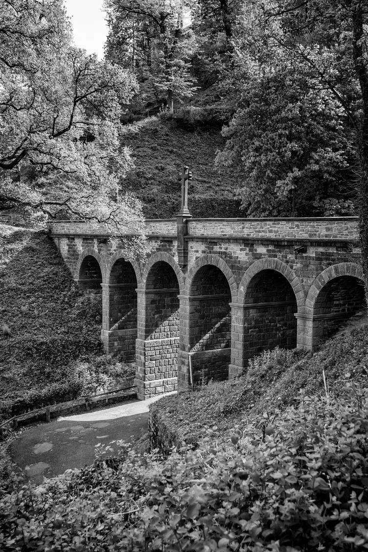 ...bridge to thge castle ...