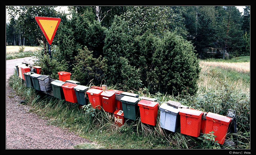 Briefkästen in Finnland auf dem Lande