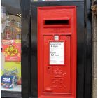 Briefkasten im Schaufenster, Zeitungsladen in Corbridge