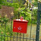 briefkasten in red