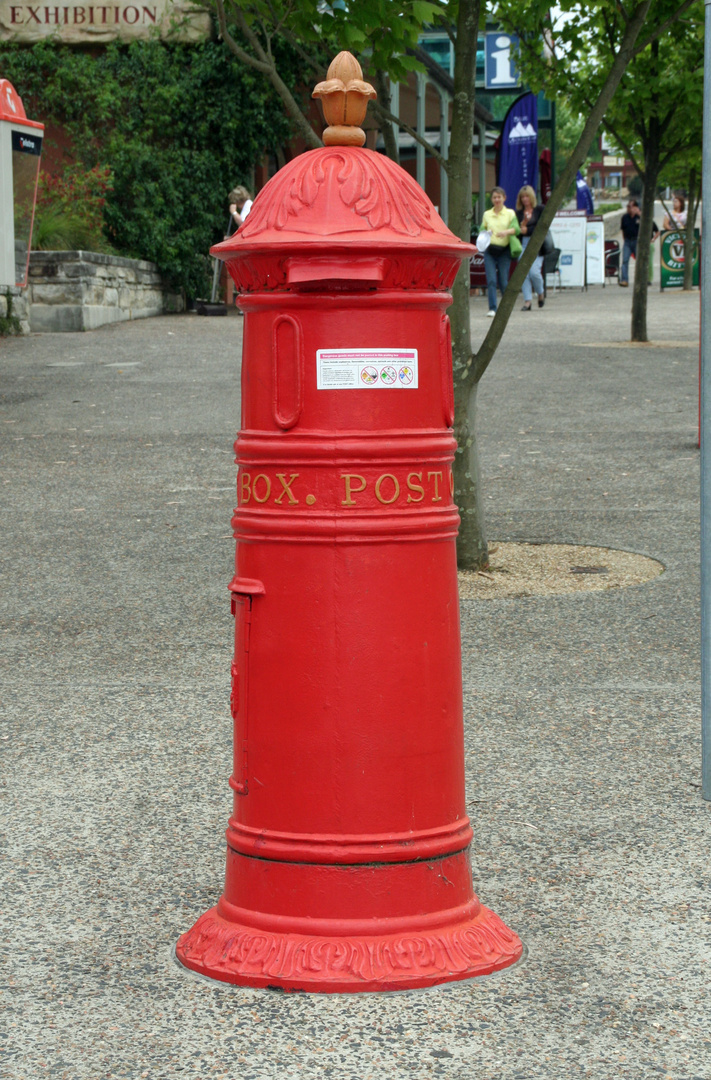 Briefkasten nach Vorbild des ehemaligen Mutterlandes England