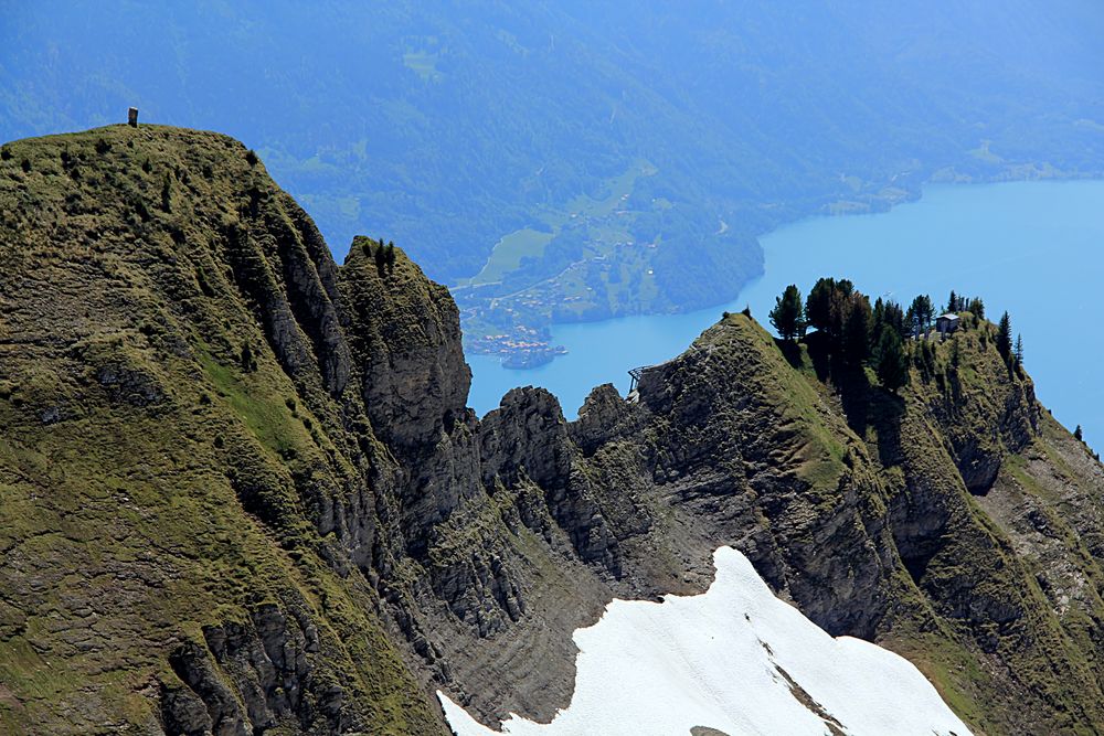 Brienzer Rothorn - an den Nordhängen liegt noch Schnee