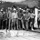 Brigade vor einer 150 ter AEG im Tagebau Espenhain