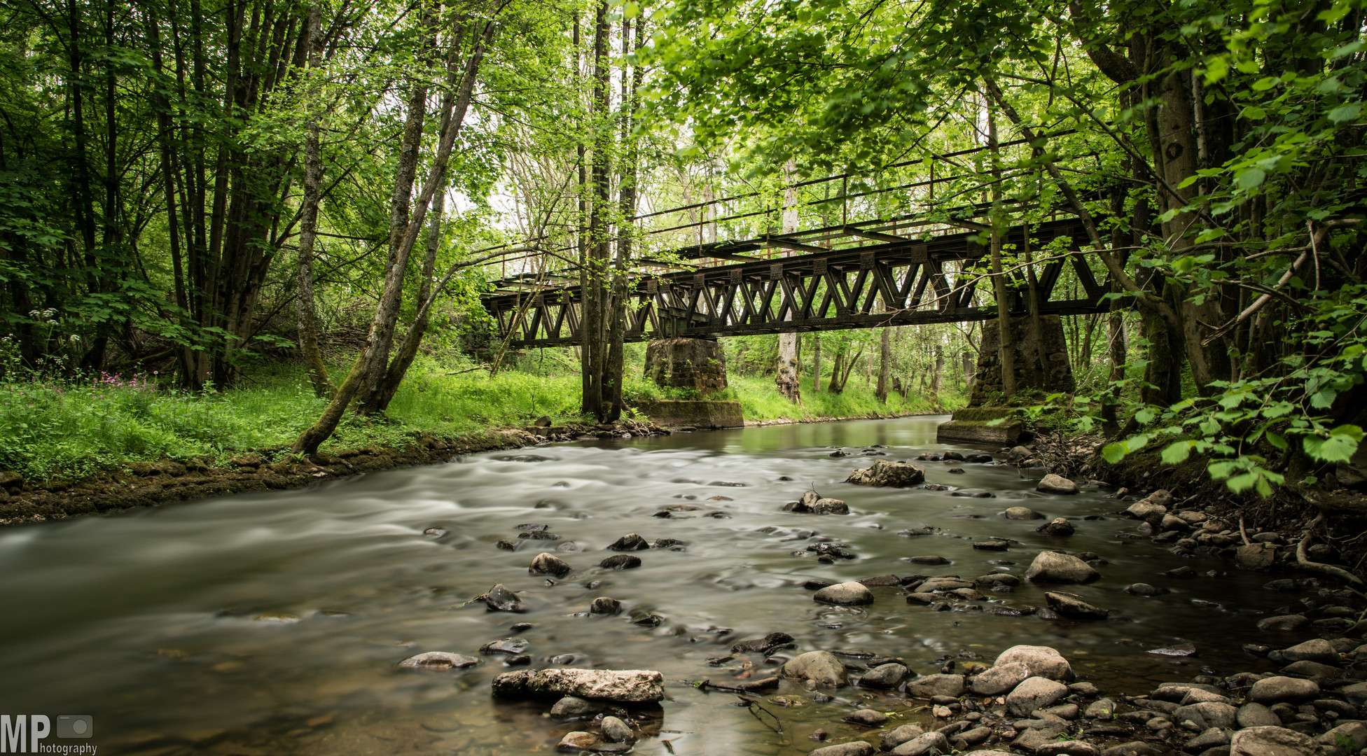 Brigde over troubled water