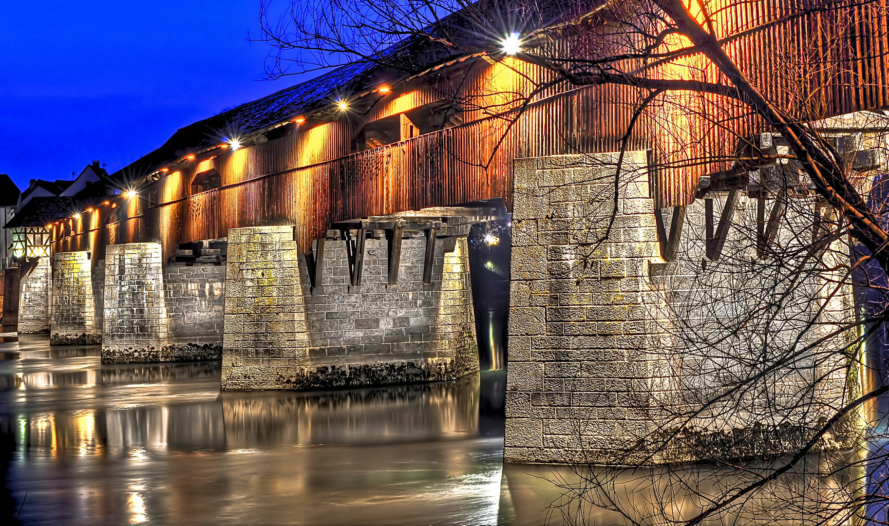 Brigde over troubled water...