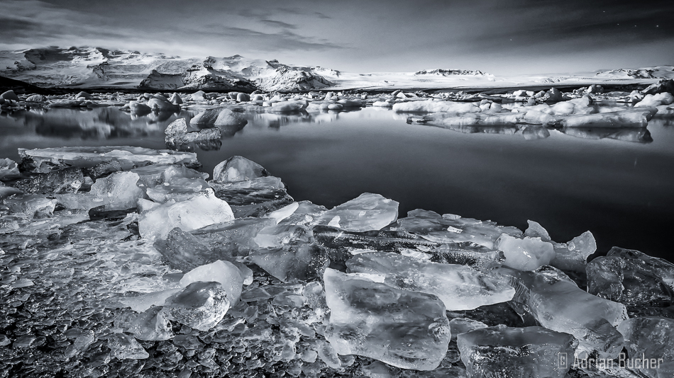 bright night at jökulsarlon