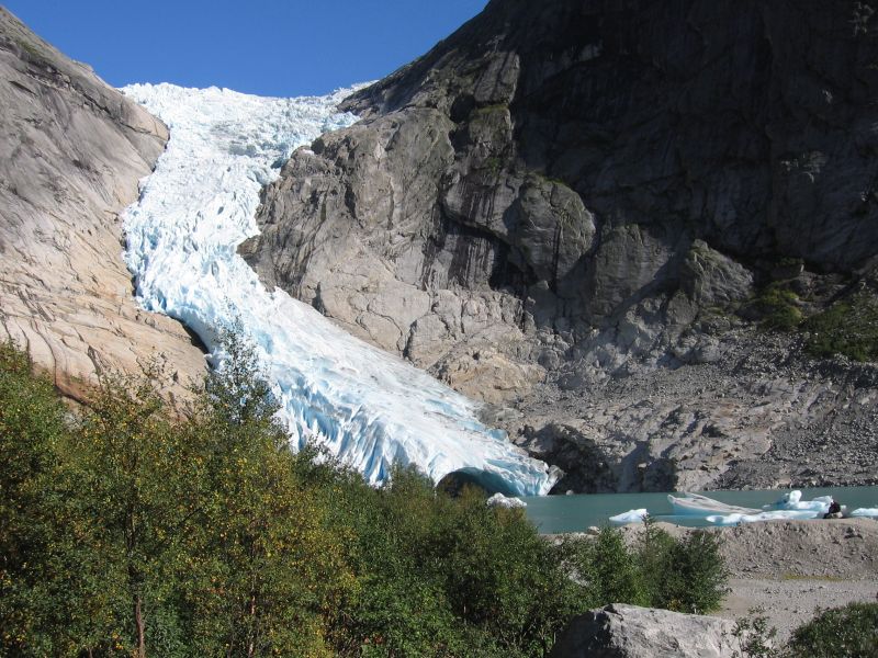 Briksdalsbreen 2