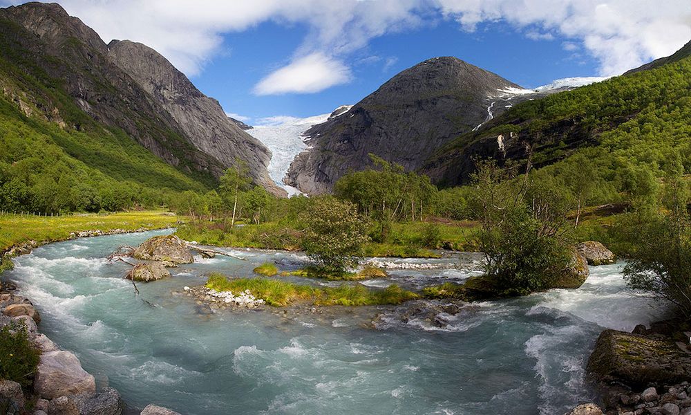 Briksdalsbreen mit Gletscherwasser - Wunderbare Natur