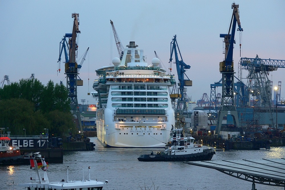 Brilliance of the Seas dockt bei Blohm&Voss in Hamburg