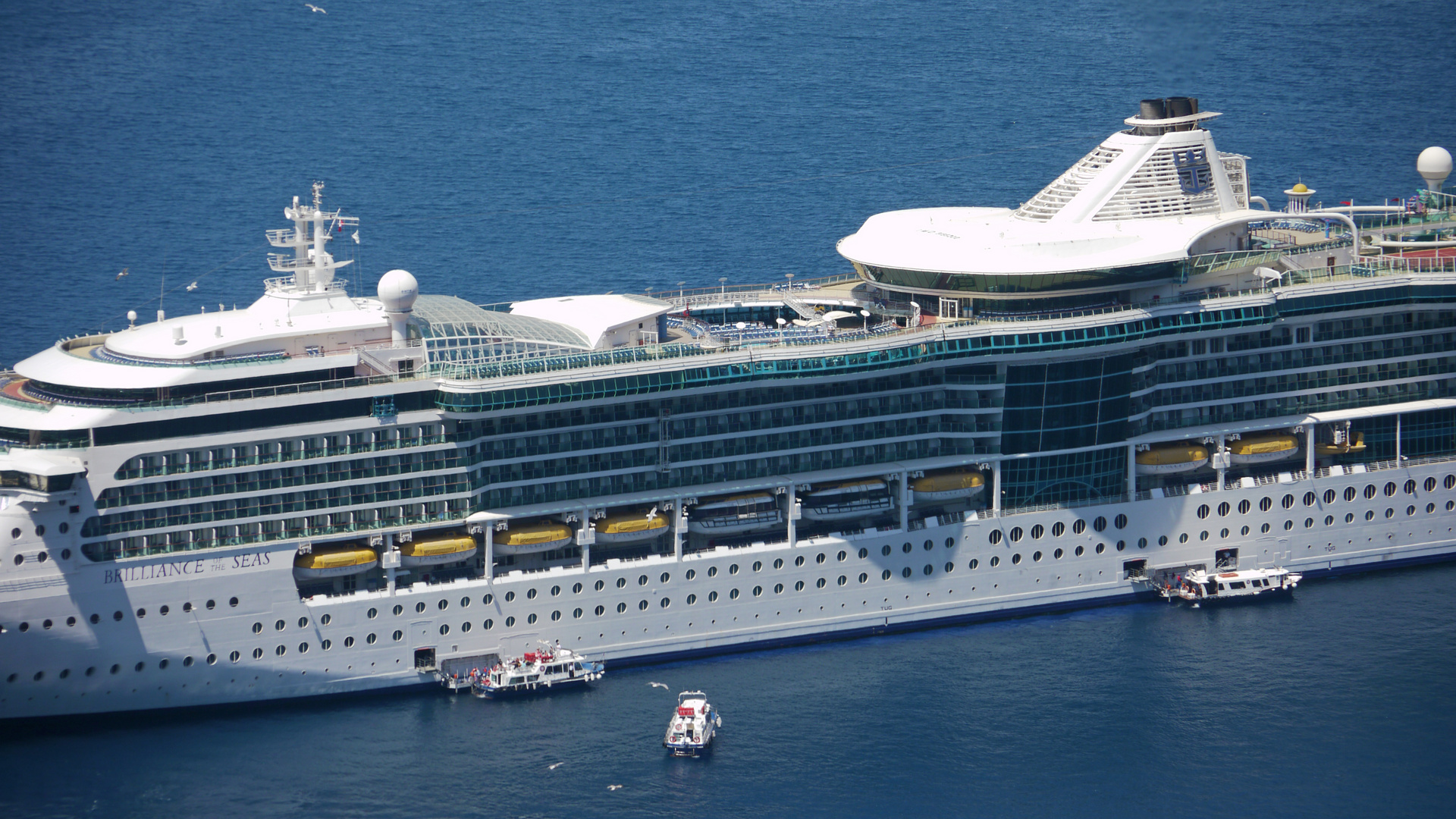 Brilliance of the Seas (vor Santorin)