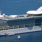 Brilliance of the Seas (vor Santorin)