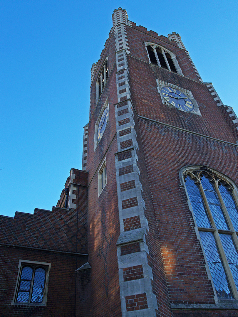 Brique et bleu  --  Le clocher de l’Eglise St-Paul  --  Cambridge