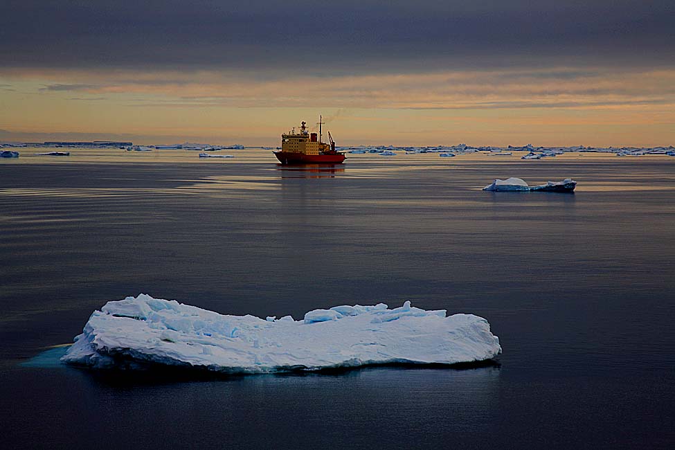 Brise-glace argentin en mer de Weddell