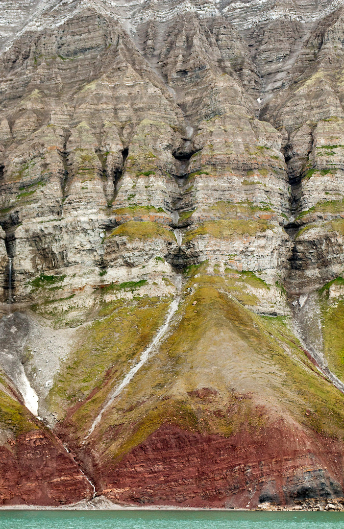 Brisingefjellet - geologische Formation auf Svalbard