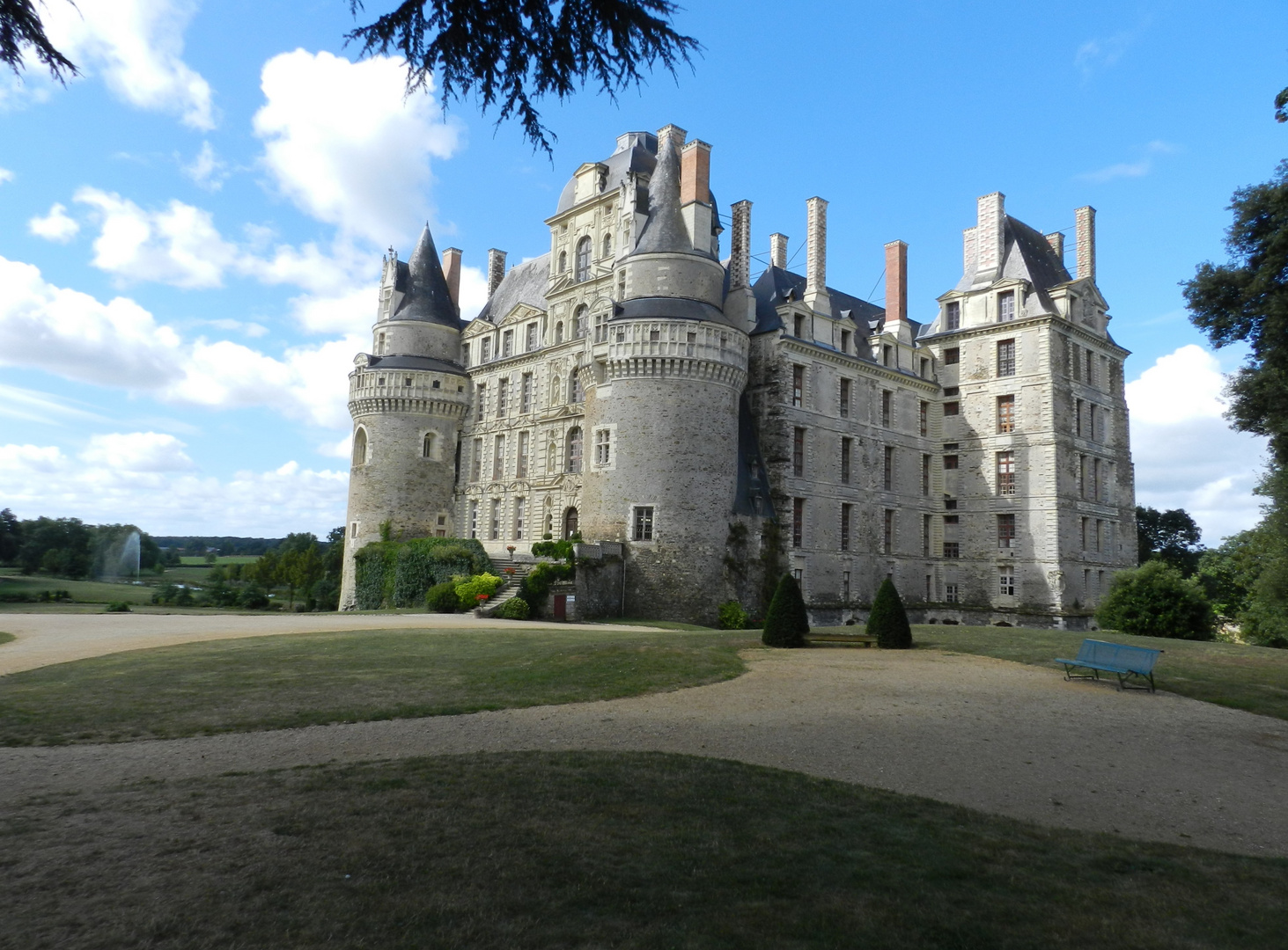 Brissac, un beau château de la Loire !