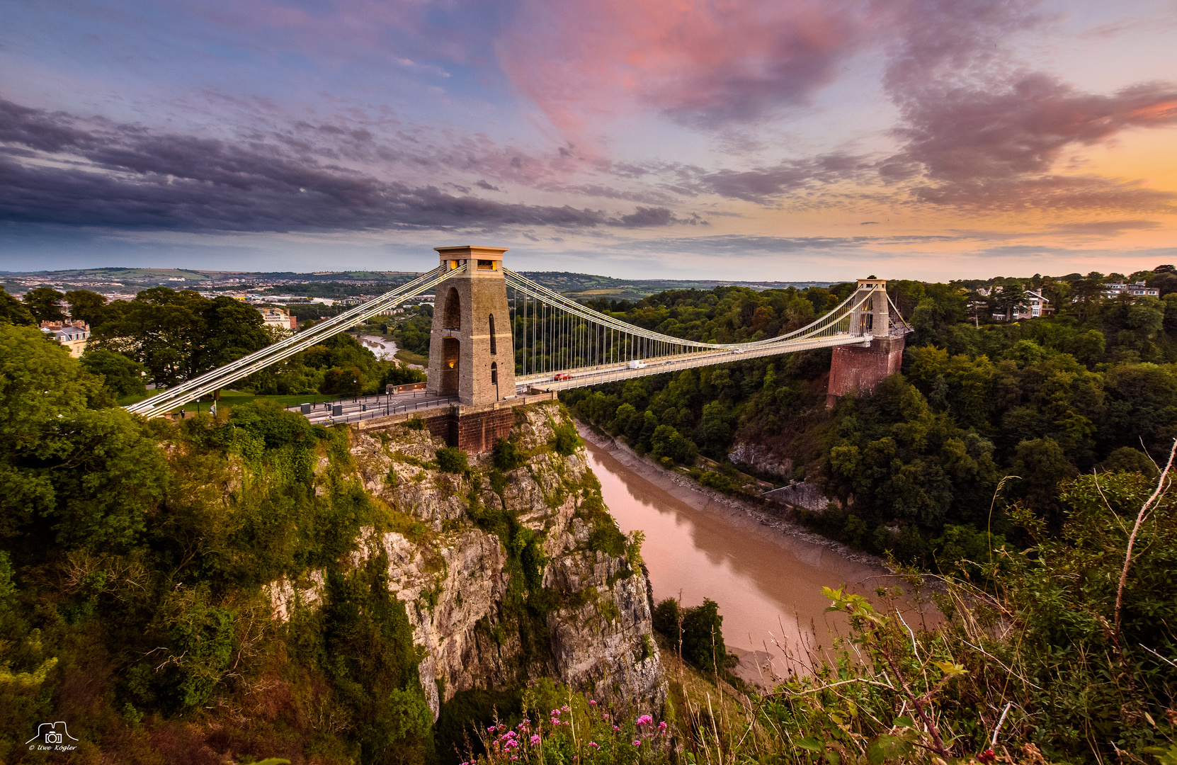 Bristol, die Clifton Suspension Bridge im Abendlicht