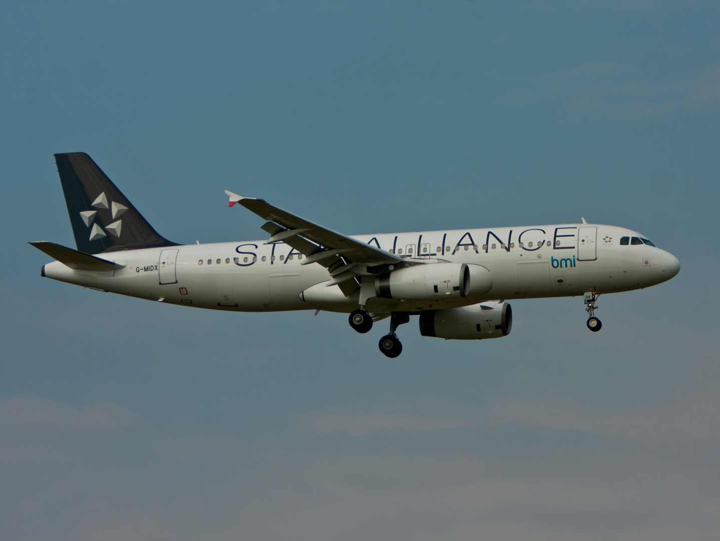 British Midland Star Alliance A320-232