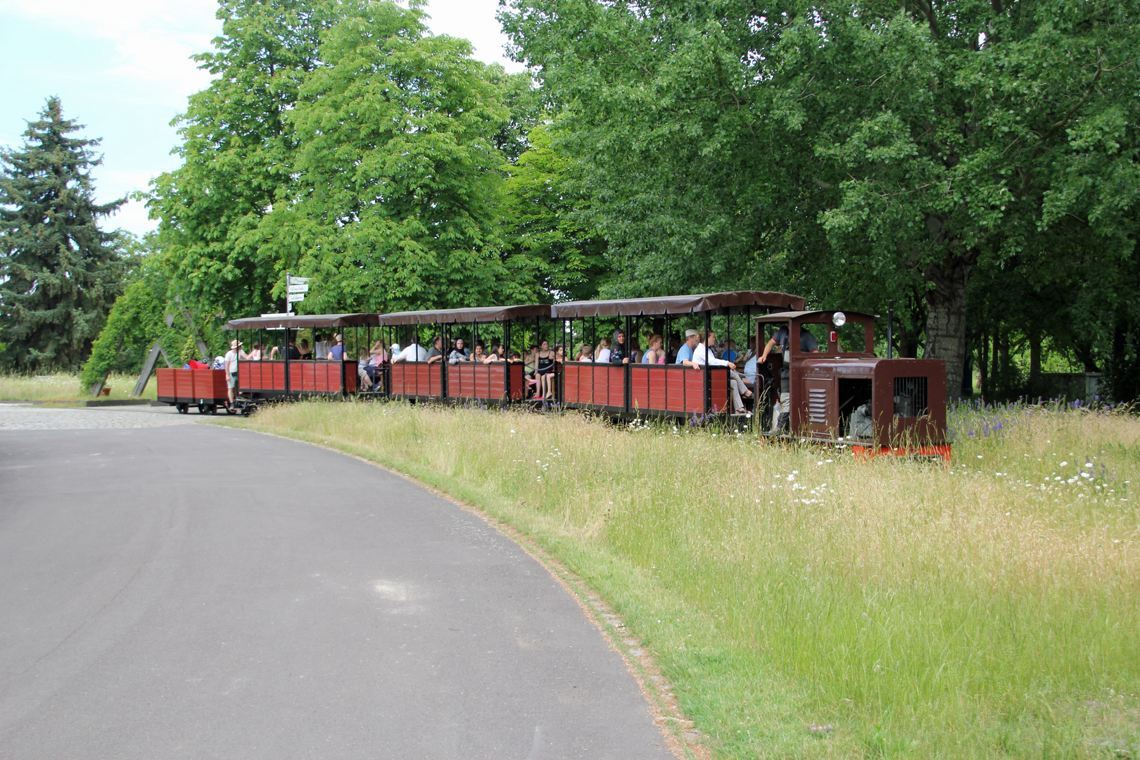Britzer Garten Berlin Die Bahn kommt! Foto & Bild landschaft, garten