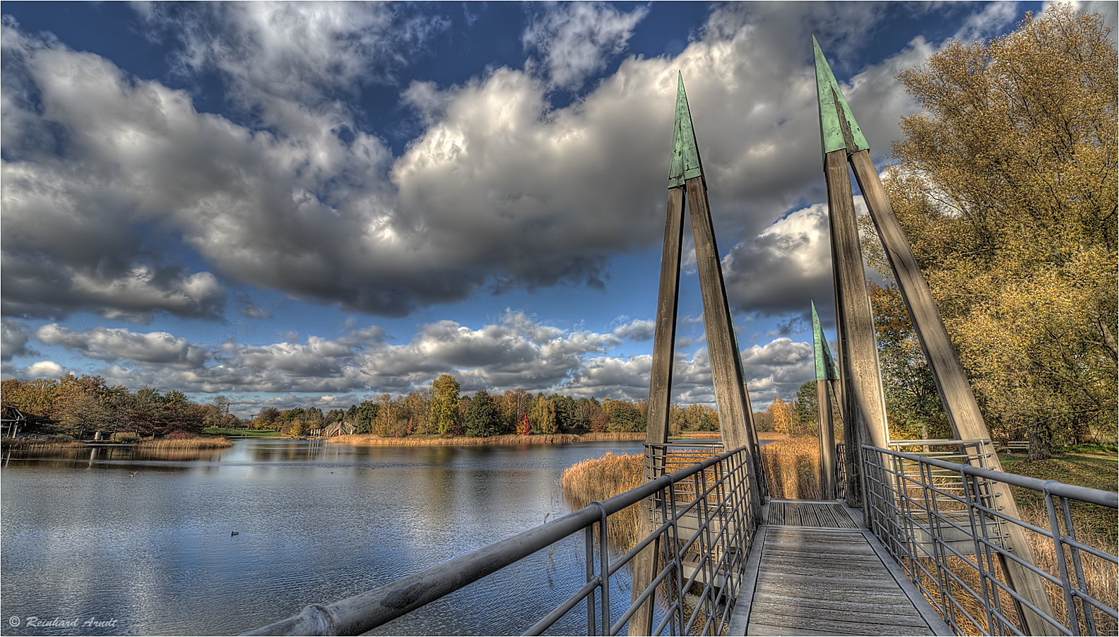 Britzer Garten im Herbst - Rhizomatische Brücke (2)