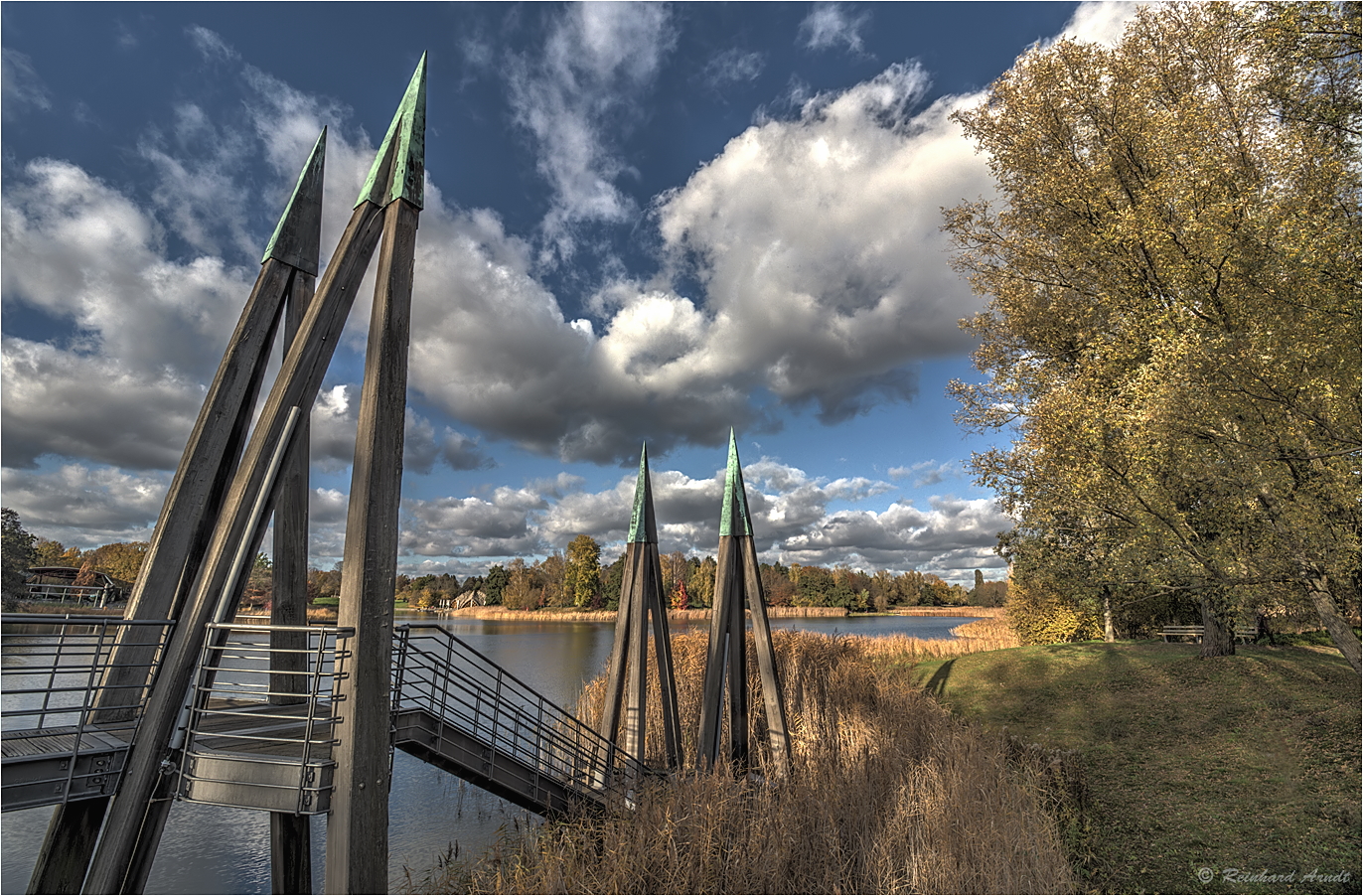 Britzer Garten im Herbst (Rhizomatische Brücke)