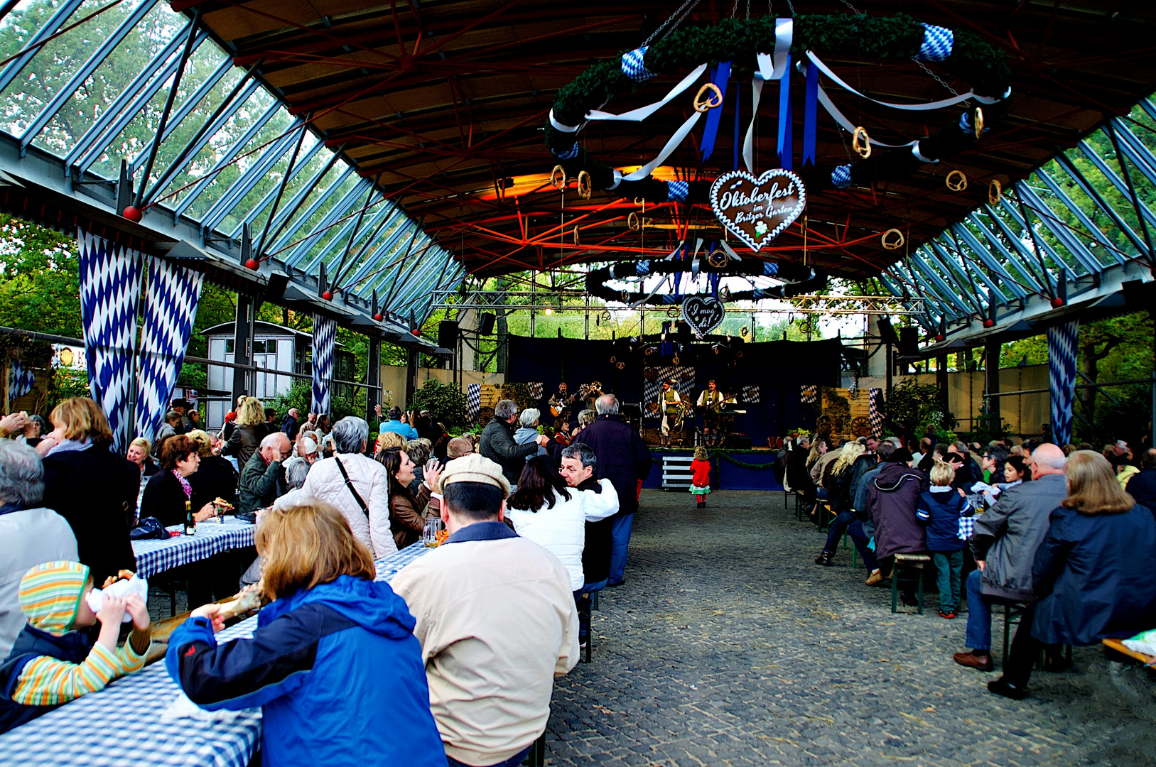 Britzer Oktoberfest in bayerischer Manier.