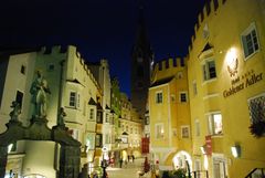 Brixen bei Nacht