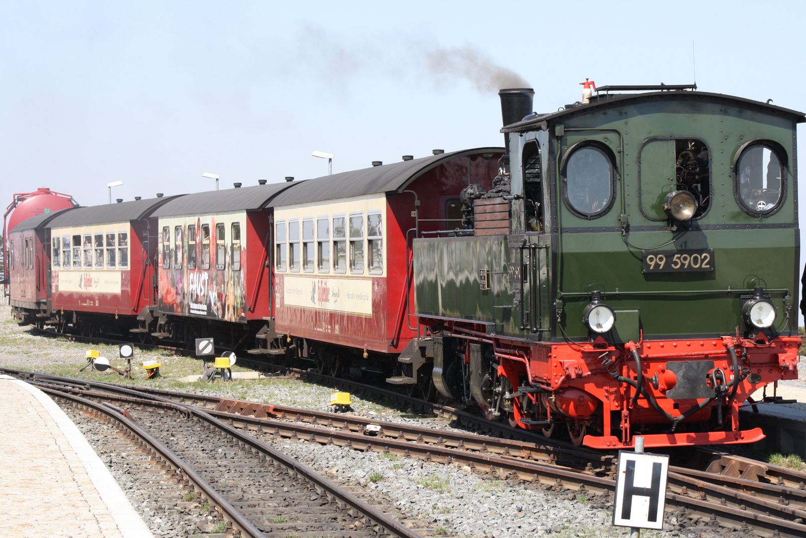 Brocken Dampflok 99 5902 mit Zug 04.2011