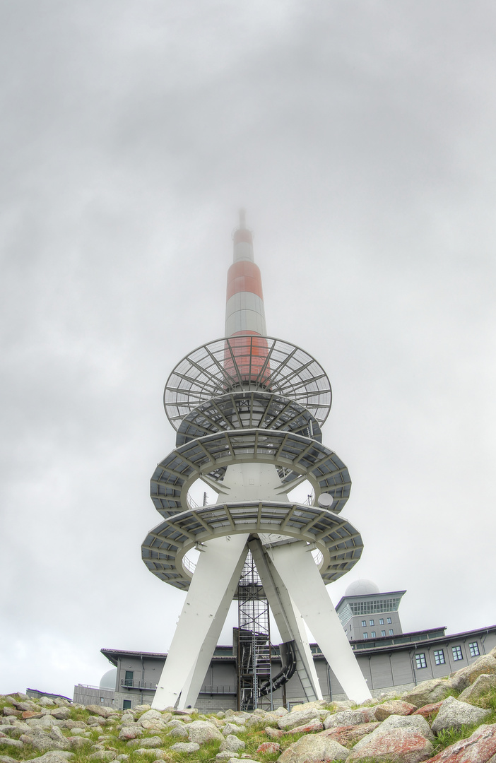 Brocken im Nebel