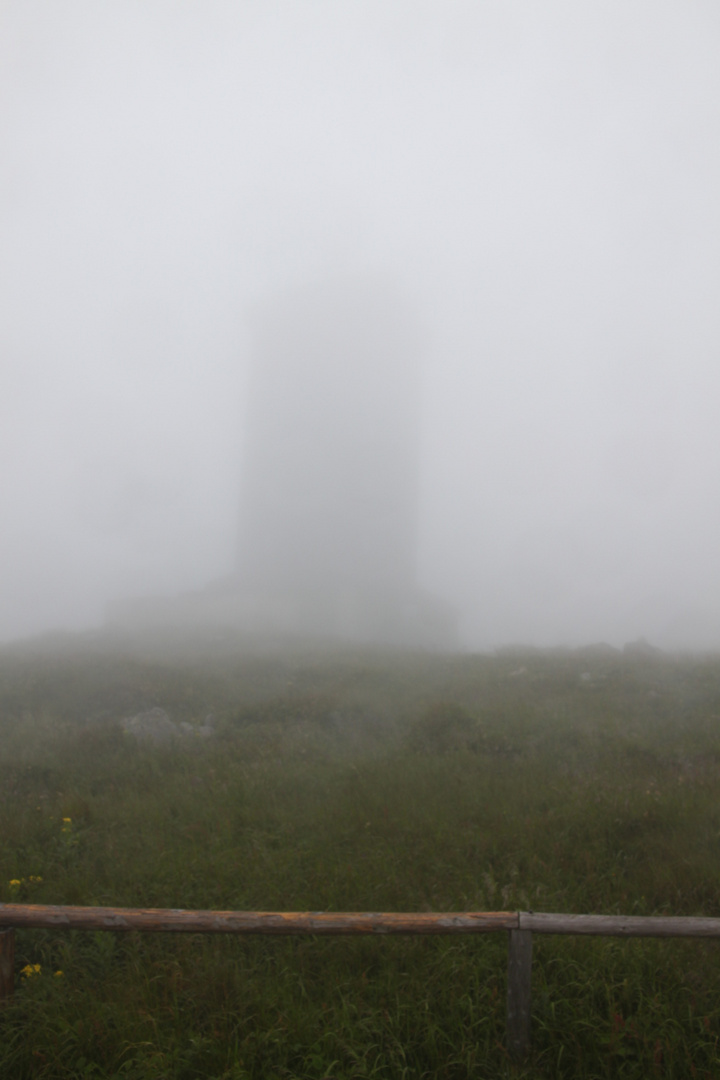 Brocken im Nebel