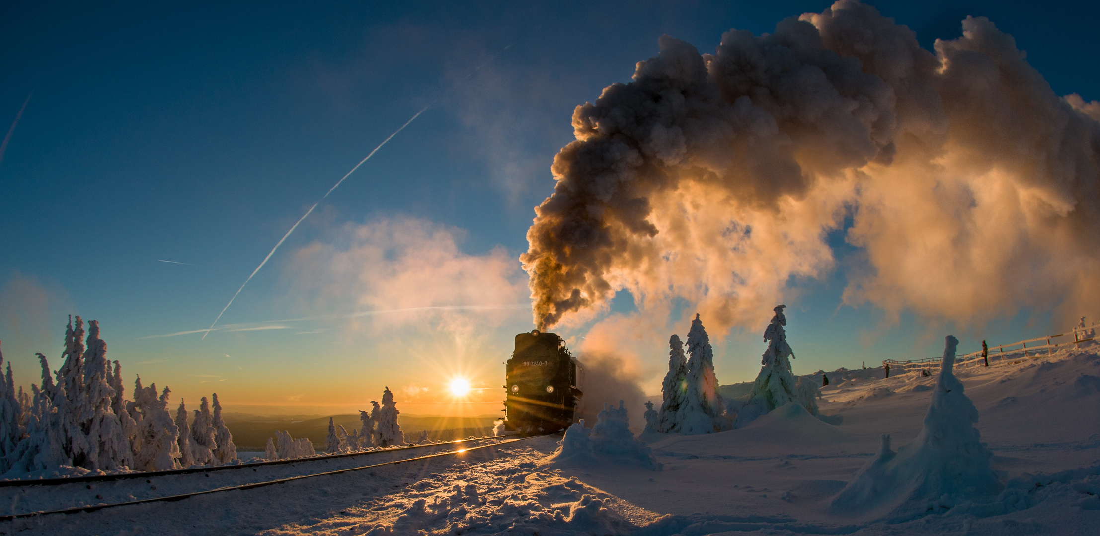 Brockenbahn im Sonnenuntergang